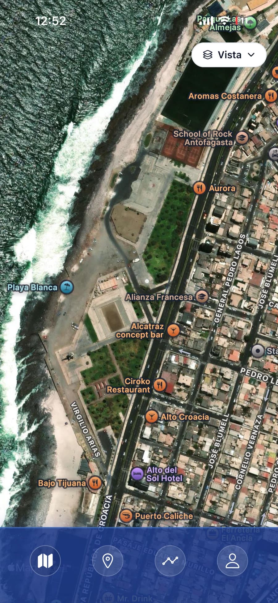 SmartField en el teléfono: el mismo mapa de la instalación en pantalla completa, con el selector de vista y la barra de mapa, hallazgos, indicadores y perfil